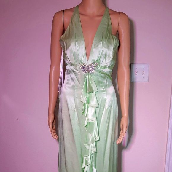 Tiffany Designs Dresses & Skirts - NWT Tiffany Sexy Gown in Spearmint Color